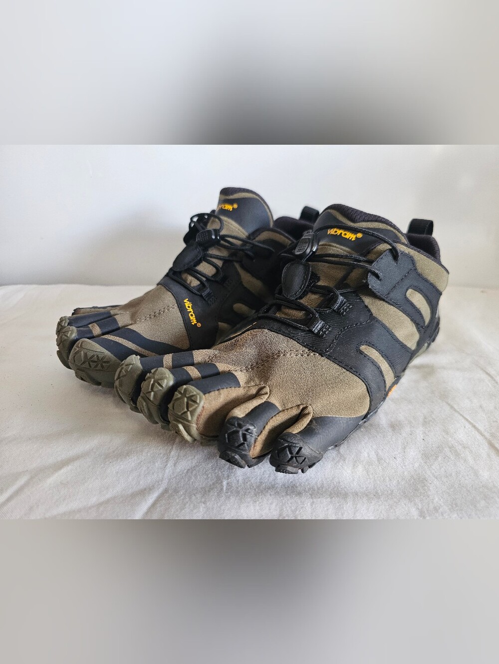 Vibram FiveFinger V-Trail 2.0 Olive Green/Black Womens Size 8.5-9 (19W7602)